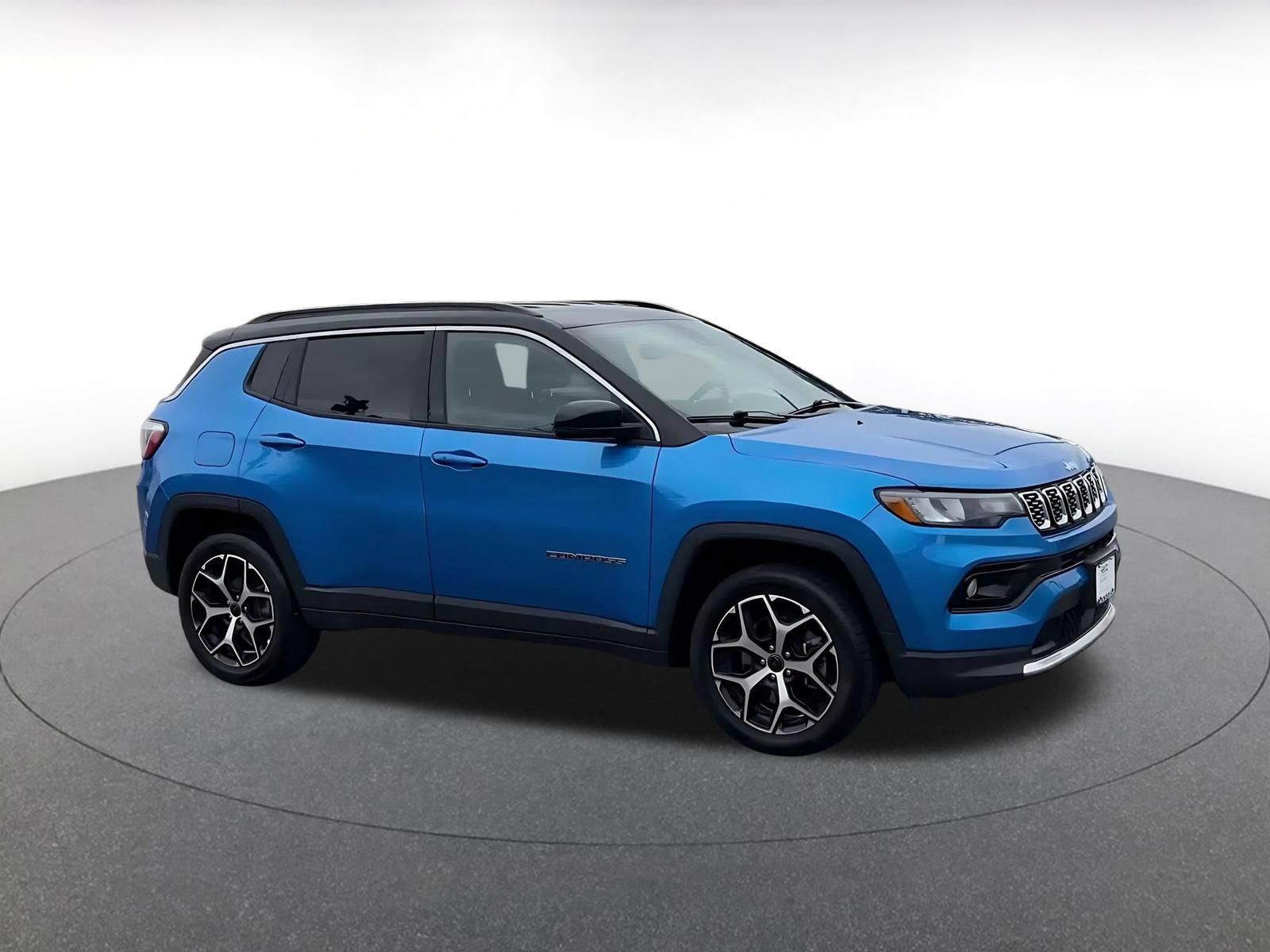 Used 2025 Jeep Compass Limited AWD/4WD image 2