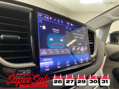 Used 2024 Chrysler Pacifica Touring-L image 25