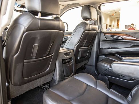 Used 2016 Cadillac Escalade ESV Premium image 35