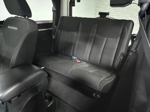 Used 2017 Jeep Wrangler Sahara w/ Connectivity Group AWD/4WD image 26