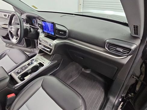Used 2022 Ford Explorer XLT w/ Equipment Group 202A AWD/4WD image 41