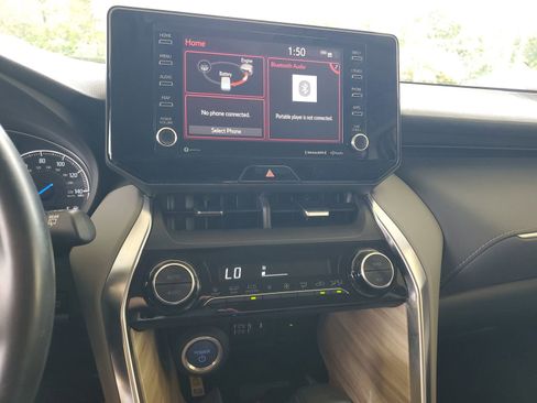 Used 2021 Toyota Venza XLE w/ Carpet Mat Package (TMS) image 15