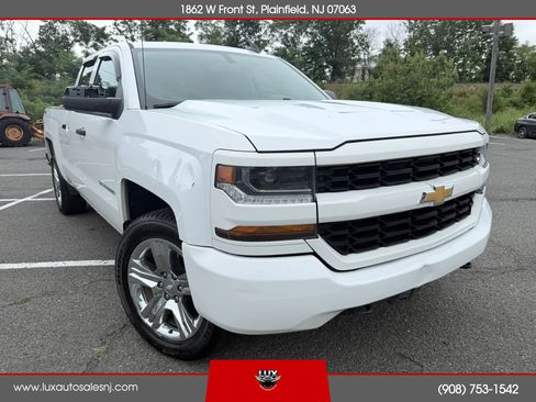 Used 2018 Chevrolet Silverado 1500 Custom w/ Custom Value Package AWD/4WD image 29