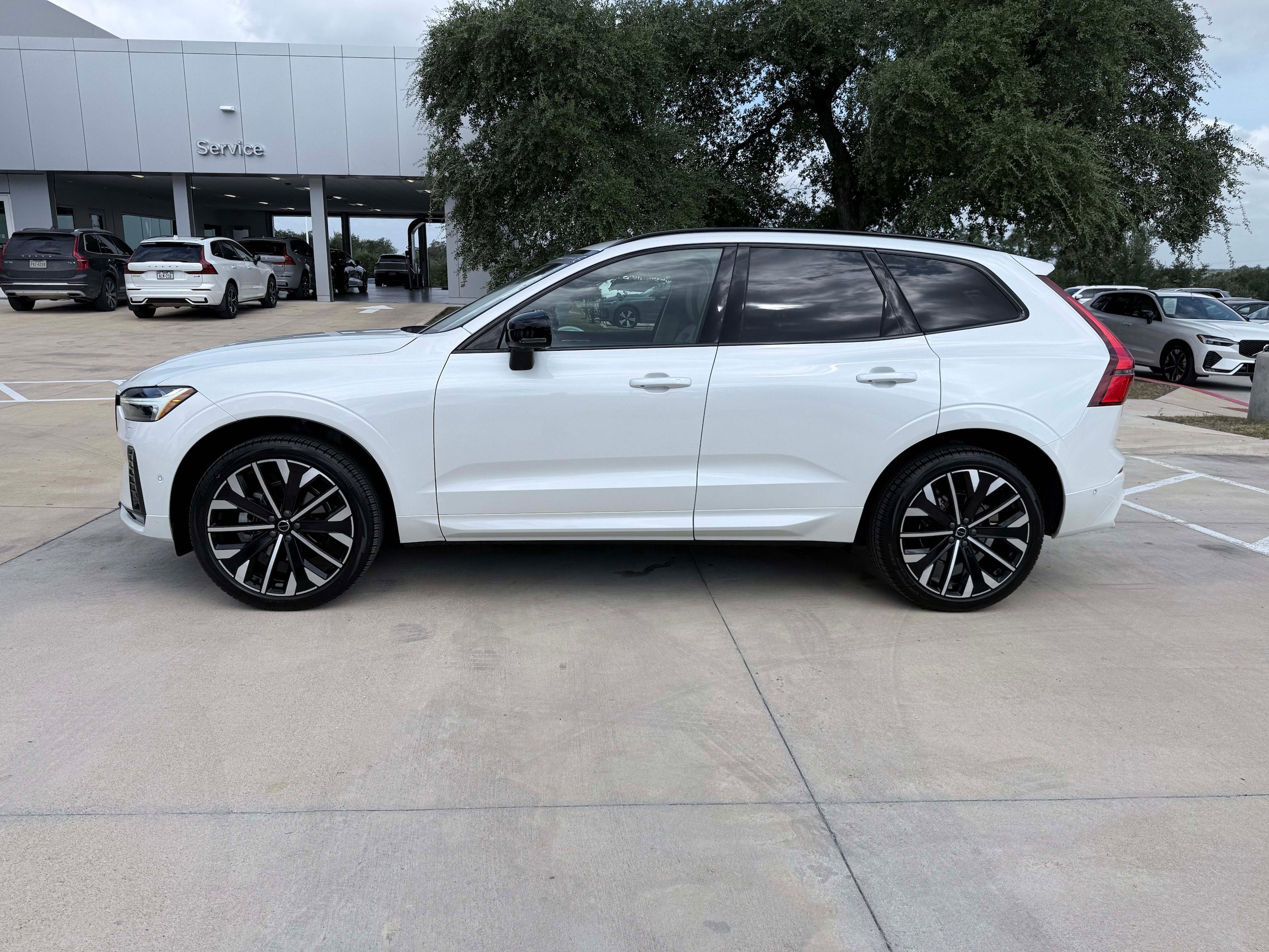Certified 2026 Volvo XC60 B5 Ultra AWD/4WD image 3