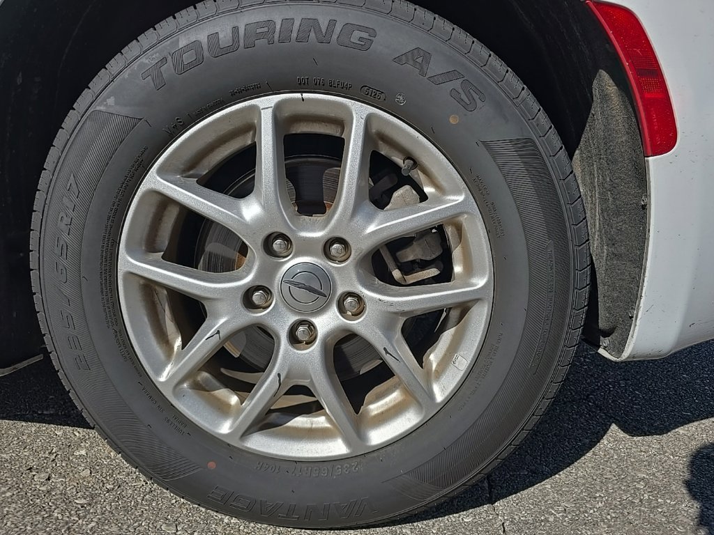 Used 2025 Chrysler Pacifica Select FWD image 16
