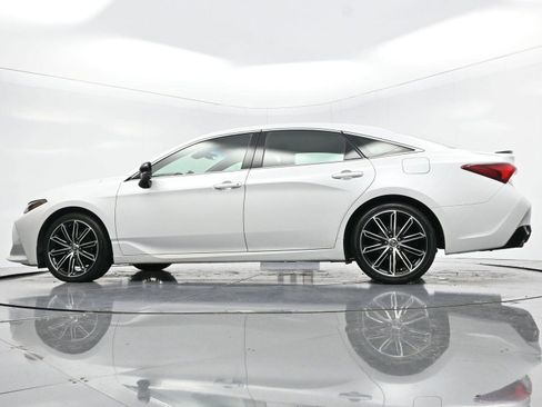 Used 2019 Toyota Avalon XSE image 42