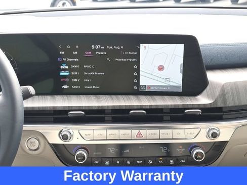 Used 2024 Kia Telluride SX w/ Towing Package FWD image 17