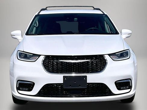 Certified 2022 Chrysler Pacifica Touring-L FWD image 3