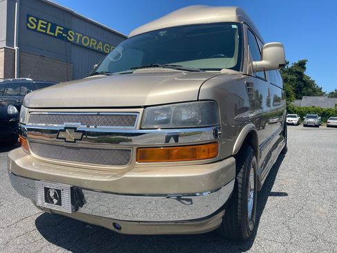 Used 2011 Chevrolet Express 2500 Extended RWD image 4