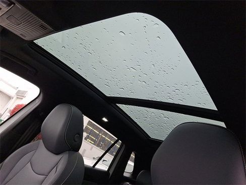 New 2026 Volkswagen Tiguan SE R-Line image 7