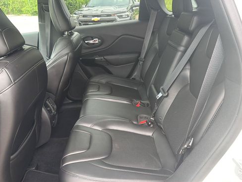 Used 2019 Jeep Cherokee Latitude Plus AWD/4WD image 29