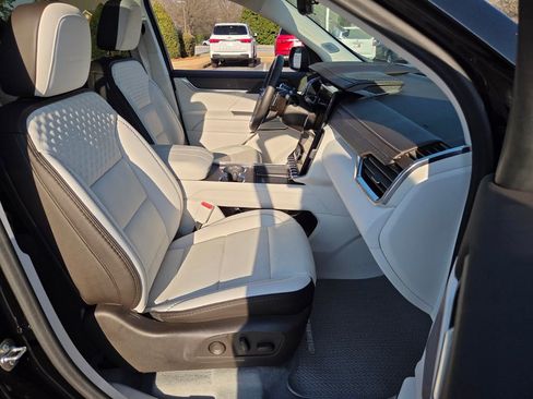 Used 2024 GMC Acadia Denali w/ Super Cruise Package image 18