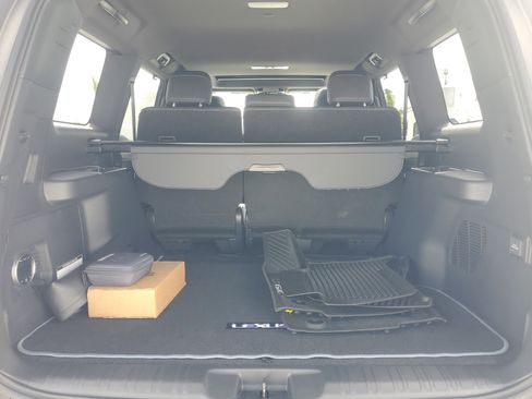 Used 2025 Lexus GX 550 w/ Accessory Package (CT) AWD/4WD image 8