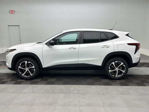Certified 2024 Chevrolet Trax RS w/ Driver Confidence Package FWD image 2
