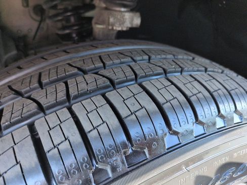 Used 2018 Mercedes-Benz GLC 300 4MATIC image 28