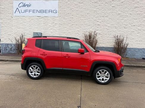 Used 2016 Jeep Renegade Latitude image 2