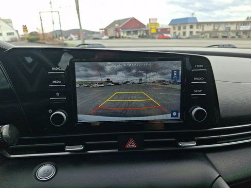 Used 2021 Hyundai Elantra SEL w/ Convenience Package image 17