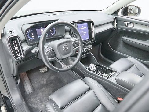 Certified 2024 Volvo XC40 B5 Plus w/ Climate Package image 12