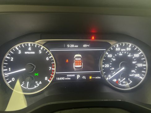 Used 2024 Nissan Pathfinder S image 13