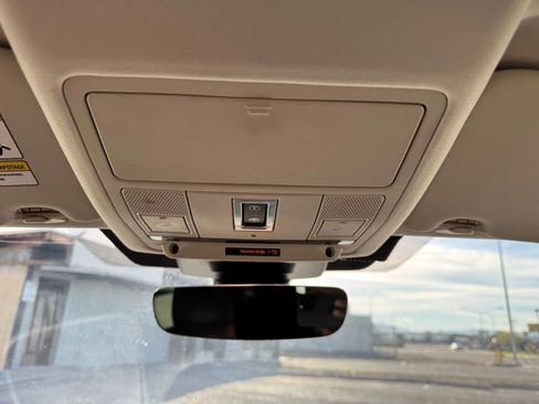 Used 2020 Land Rover Discovery Sport SE image 30