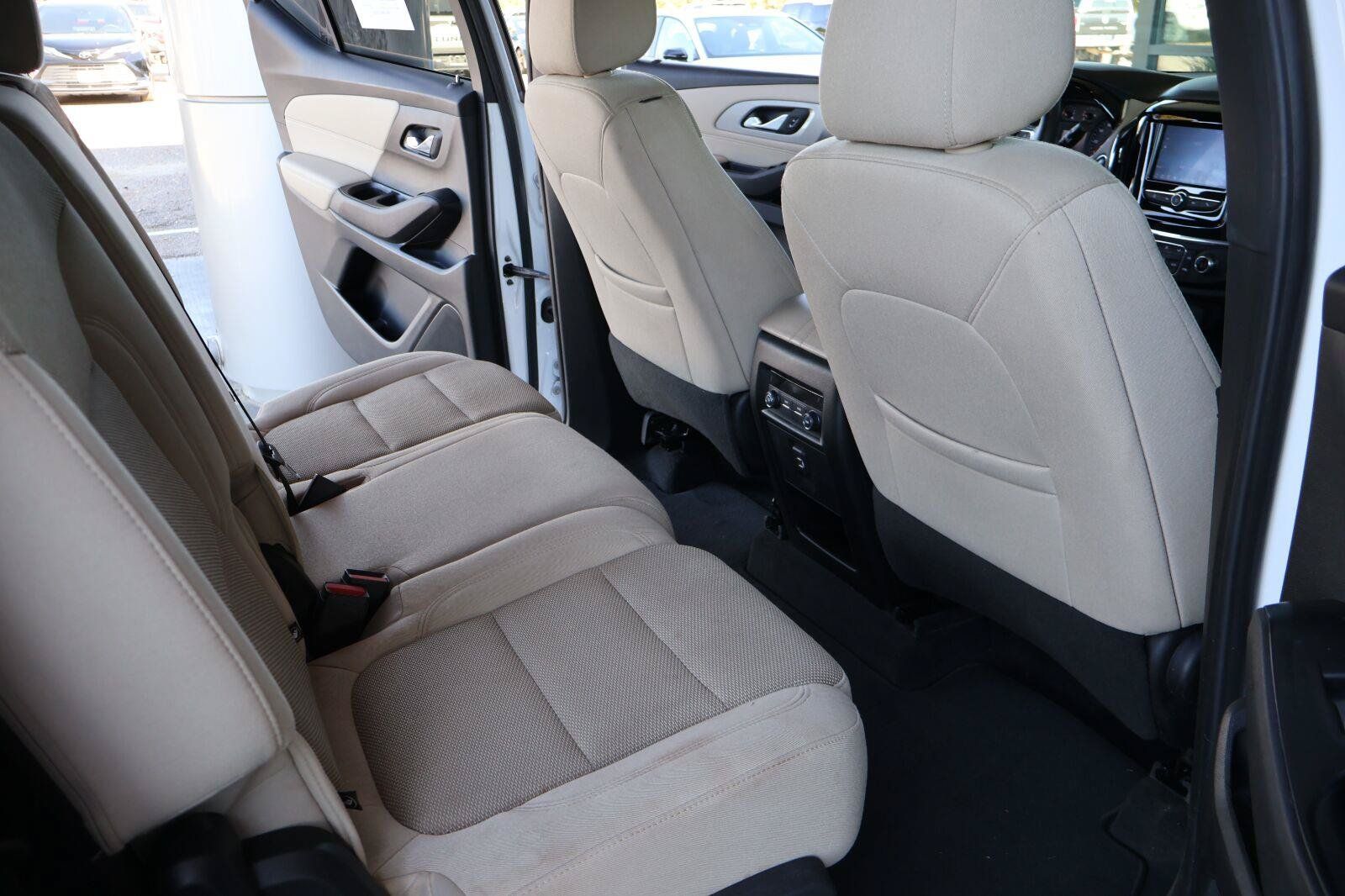 Used 2023 Chevrolet Traverse LS FWD image 15