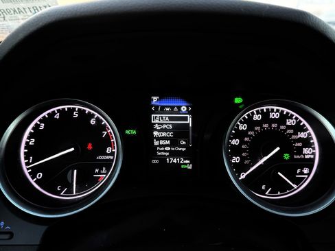 Used 2024 Toyota Camry LE w/ Convenience Package image 31