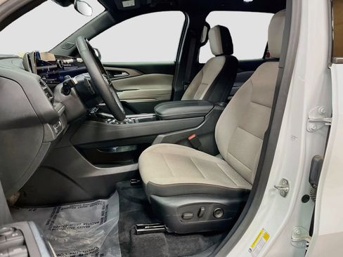 Used 2024 Chevrolet Traverse LT w/ Enhanced Driving Package AWD/4WD image 22