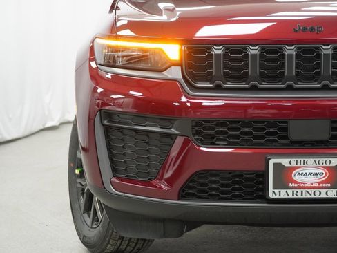 New 2026 Jeep Grand Cherokee Altitude image 6