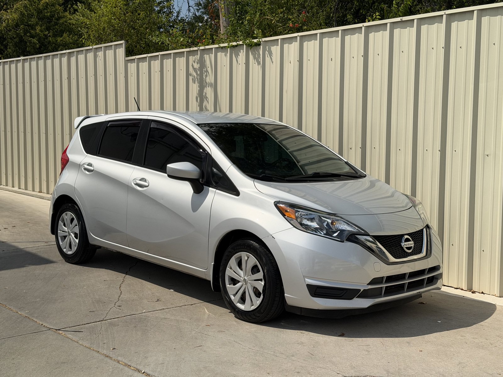 Used 2018 Nissan Versa Note SV FWD image 3