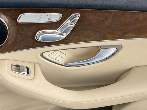 Used 2018 Mercedes-Benz GLC 300 GLC 300 image 32