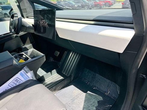 Used 2024 Tesla Cybertruck AWD Crew Cab image 28