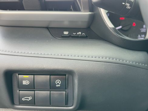 Certified 2023 Toyota Highlander XLE image 29