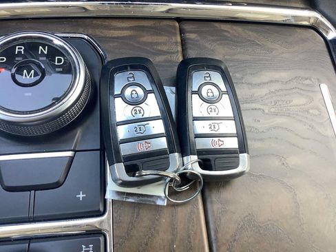 Used 2018 Ford Expedition Max Platinum AWD/4WD image 19