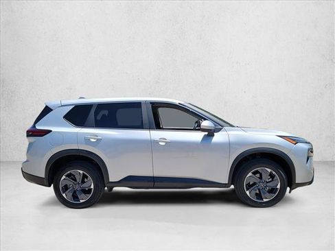 Used 2025 Nissan Rogue SV FWD image 4