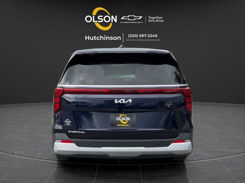 Used 2025 Kia Carnival FWD image 8