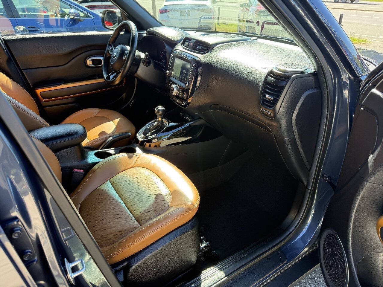 Used 2015 Kia Soul ! w/ Sun & Sound Package FWD image 13