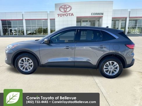 Used 2022 Ford Escape SE w/ Convenience Package AWD/4WD image 2