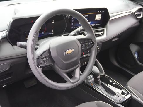 Used 2025 Chevrolet TrailBlazer LS w/ LS Convenience Package image 7