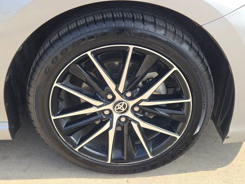 Used 2024 Toyota Camry SE image 31