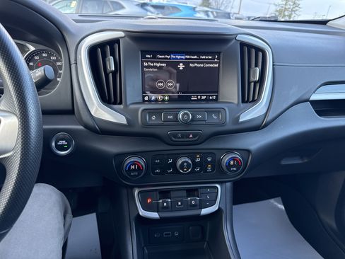 Used 2023 GMC Terrain SLE w/ Driver Convenience Package image 22