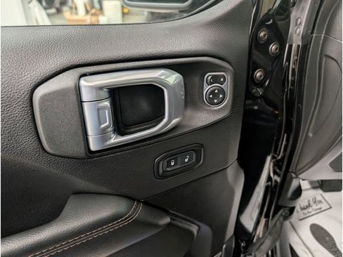 Used 2023 Jeep Wrangler Unlimited Rubicon 392 AWD/4WD image 9
