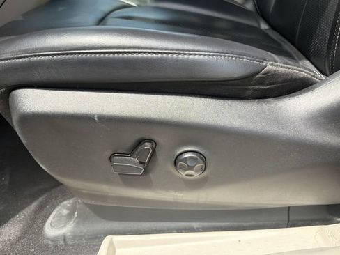 Used 2023 Chrysler Pacifica Touring-L FWD image 11
