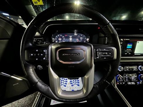 Used 2022 GMC Yukon Denali w/ Denali Premium Package image 31