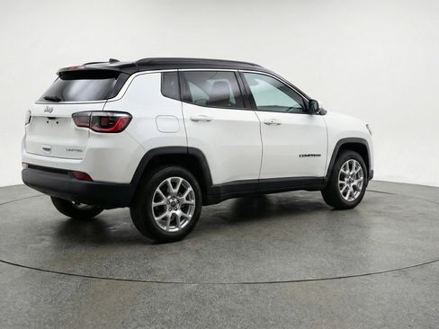 Used 2025 Jeep Compass Limited AWD/4WD image 9