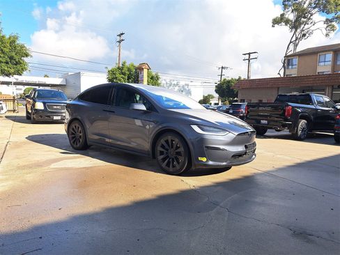 Used 2022 Tesla Model X Plaid image 2