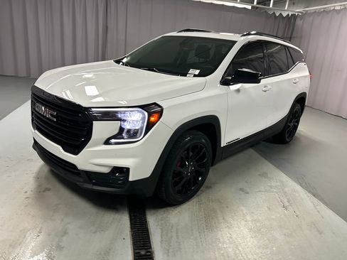 Used 2024 GMC Terrain SLT w/ Elevation Edition AWD/4WD image 3