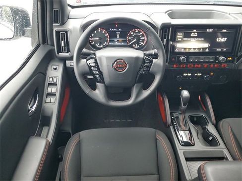 Used 2025 Nissan Frontier Pro-X image 26
