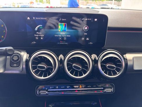 Used 2021 Mercedes-Benz GLB 250 w/ Premium Package image 26