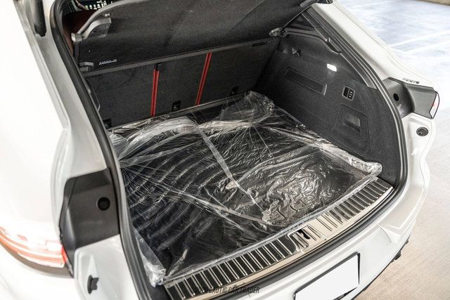Used 2023 Porsche Cayenne Turbo AWD/4WD image 71
