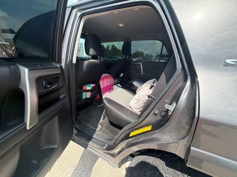 Used 2020 Toyota 4Runner SR5 AWD/4WD image 31